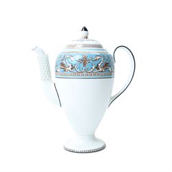 Extensive Wedgwood Turquoise Florentine part service tea, dinner and coffee service for six covers comprising six dinner plates, six dessert plates, six soup bowls and stands, pair of vegetable dishes and covers, gravy boat ad stand, oval meat plates, six tea cups and saucers, six coffee cans and saucers, six tea plates, teapot, coffee pot, sucrier and cover, sugar bowl, milk and cream jugs and cake plate, 72 pieces