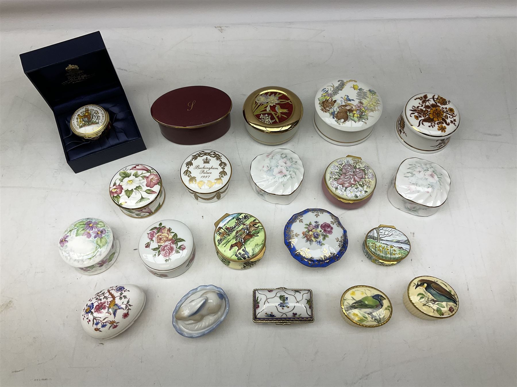 Two Crummles enamel trinket boxes to include William Wordsworth example and a larger example decorated with roses and other flowers, boxed Royal Worcester Golden Jubilee box, two Aynsley boxes, Dresden box, Hammersley and Aynsley examples decorated with birds etc