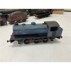 ‘00’ gauge - Airfix locomotive model kits comprising series 4 City of Truro kit and empty series 4 box, series 4 Mogul, two series 4 Harrow kits, all boxed; together with Rosebud Kitmaster Stirling kit and quantity of loose plastic locomotives and tenders from Airfix, Kitmaster, Ratio etc 