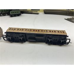 Hornby '00' gauge - 'Eastern Valleys Express' train set 