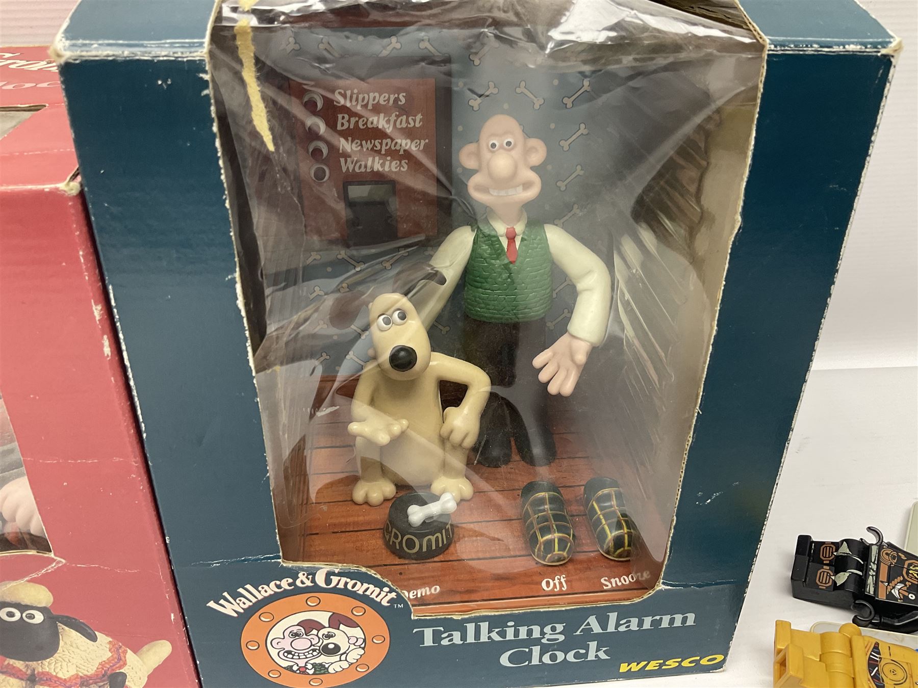 Nintendo Super Mario Bros 1992 Zeon alarm clock, Wallace and Gromit alarm clocks and further collectables 