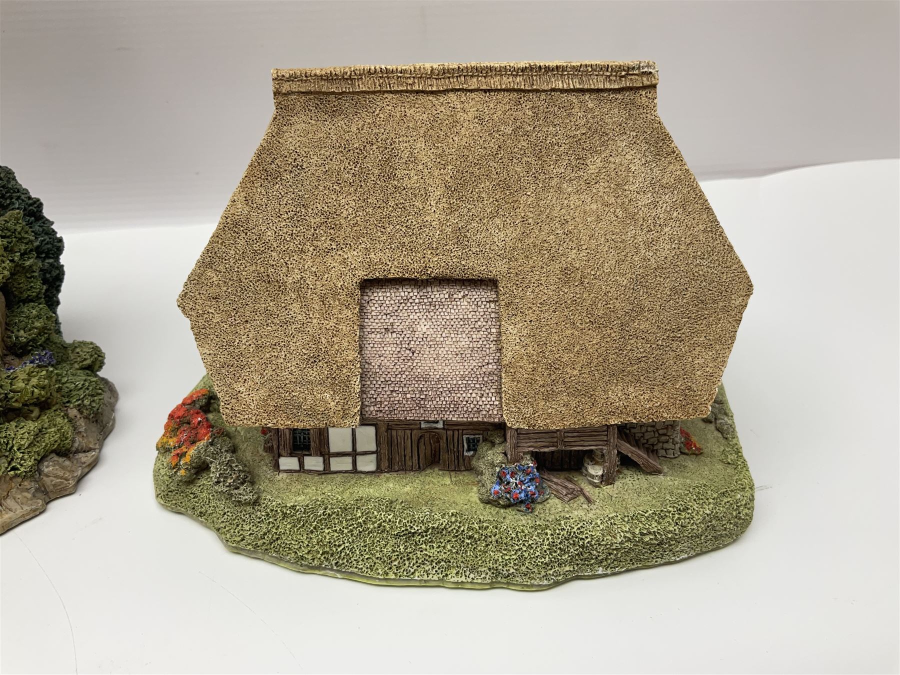 Sixteen Lilliput Lane models from the European collections, to include Dutch Collection; Aan de Amstel, Wipmolen, French Collection; Cabane De Guardian La, Porte Sachoenenberg La, German Collection Alte Schmiede, Das Rathaus, etc some with original boxes and deeds 