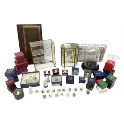 Quantity of thimbles to include twelve Irish Dresden lace examples, Royal Crown Derby, Spode, Portmeirion, Wedgwood, Royal Grafton etc, together with three display cases, many with certificates