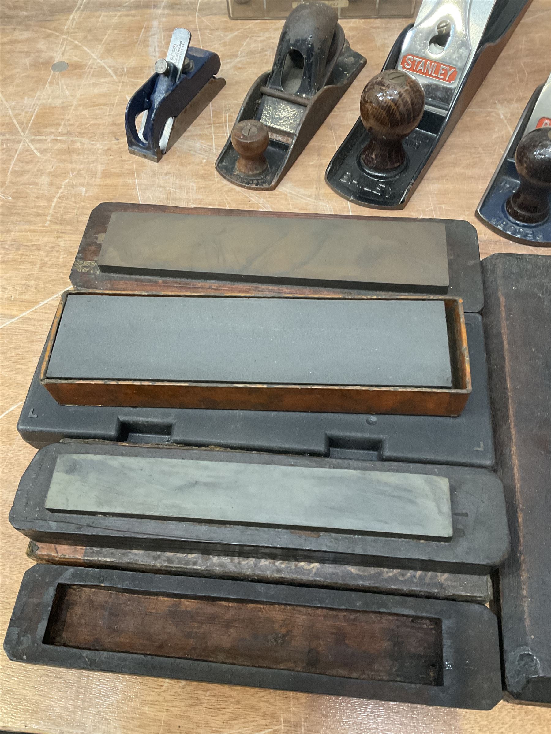 Record No4 plane, Stanley Bailey plane, Record bull face and other planes and tools - THIS LOT IS TO BE COLLECTED BY APPOINTMENT FROM DUGGLEBY STORAGE, GREAT HILL, EASTFIELD, SCARBOROUGH, YO11 3TX