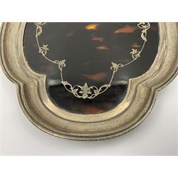 1920's silver and tortoiseshell dressing table tray, of quatrefoil form, the lobed silver edge encasing a tortoiseshell center with silver acanthus detail, hallmarked Elkington & Co Ltd, Birmingham 1921, L25cm W18cm
