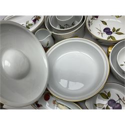 Royal Worcester Evesham pattern ceramics, including twin handled pot, oven dishes, pie dishes, bowls, jugs, etc together with other Royal Worcester ceramics 