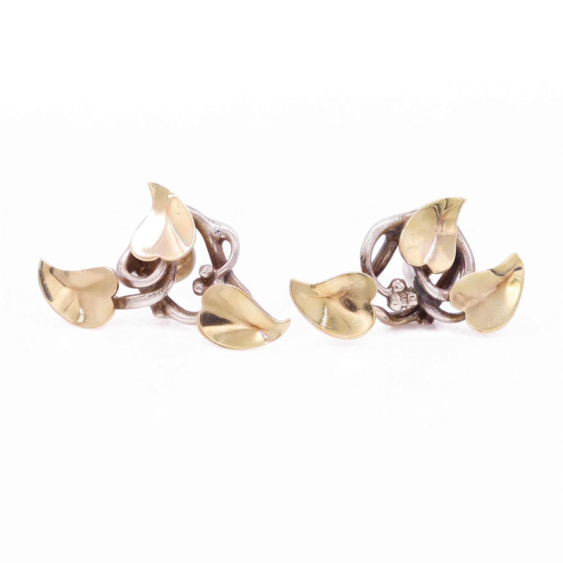 Brett Payne pair of silver and 9ct gold fruiting vine earrings, each stud with twisted silver vine and 9ct gold leaves, Sheffield 1998