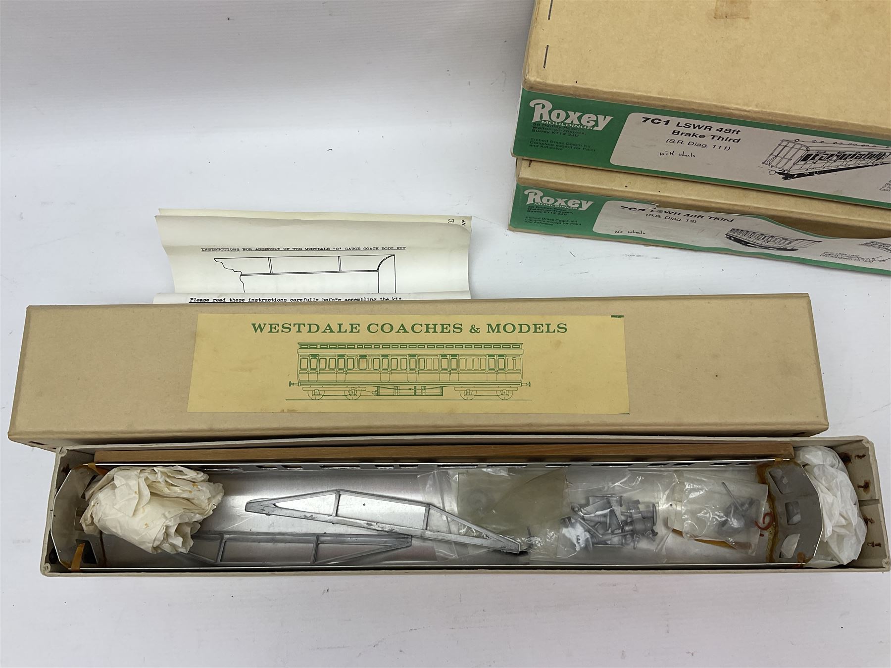 Eighteen boxed '0' gauge model railway kits for coaches and wagons from various makers, to include Roxey Mouldings, Slater’s Wagon Kits, Parkside Dundas, Blacksmith Models etc, all in original boxes (18)