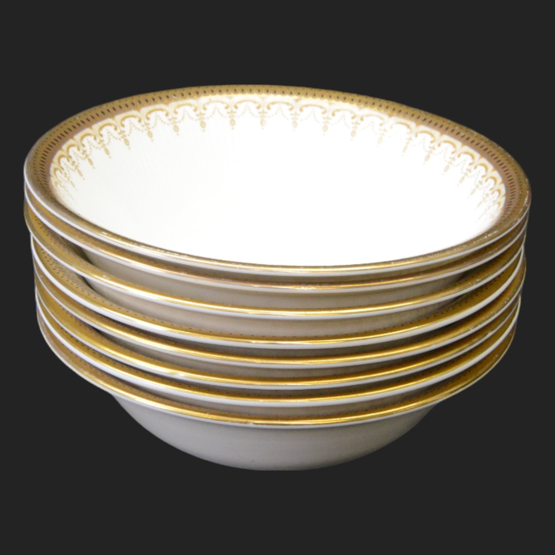 Paragon 'Athena' pattern tea and dinner service, comprising coffee pot, coffee cups, tureen, dinner plates, side plates, etc