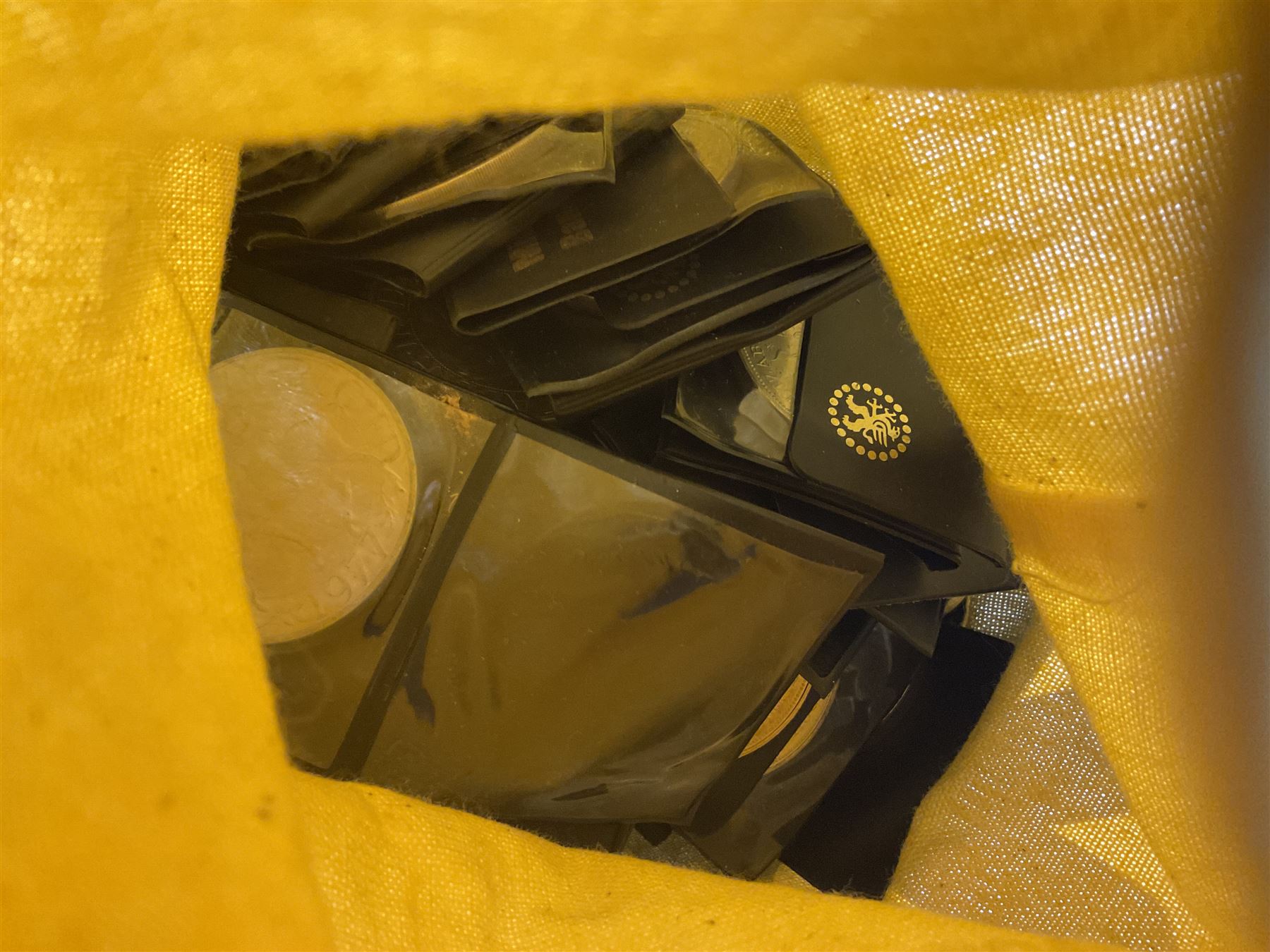 Great British and World coins, including a small number of pre 1920 silver coins, pre-decimal pennies, commemorative crowns, various part filled 'The London Mint Office' commemorative coin folders, Britain's First Decimal Coins sets in blue folders, pre-Euro coinage, United States of America coins etc