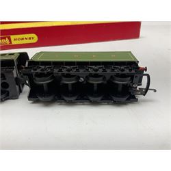 Hornby '00' gauge - Class 9F 2-10-0 locomotive 'Evening Star' No.92220; Standard Class 7P6F locomotive 'Britannia' No.70000; both boxed; and 4-6-2 locomotive 'Flying Scotsman' No.4472; in box base only with slip-case (3)