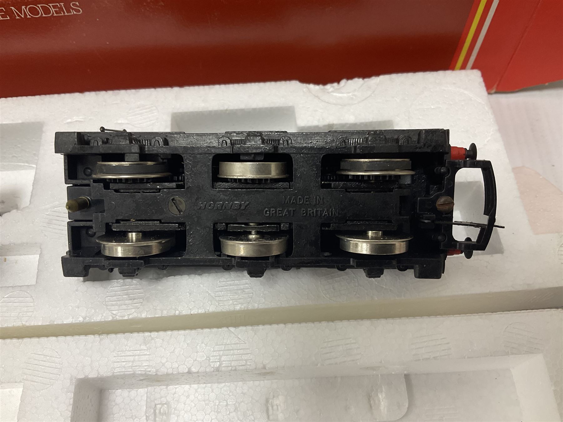 Hornby ‘00’ gauge - Class B17 4-6-0 ‘Manchester United’ locomotive no.2862 in LNER green; Class B17 4-6-0 ‘Leeds United’ locomotive no.61656 in BR green; Class D41/1 4-4-0 ‘Yorkshire’ locomotive no. 62700; Class 49/1 4-4-0 ‘Cheshire’ locomotive no.2753 in LNER green; in original boxes (4) 