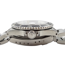 Rolex Oyster Perpetual Date Submariner 2001 stainless steel automatic wristwatch, model No.16610, serial No.K644609, boxed with papers

[image code: 7mc]