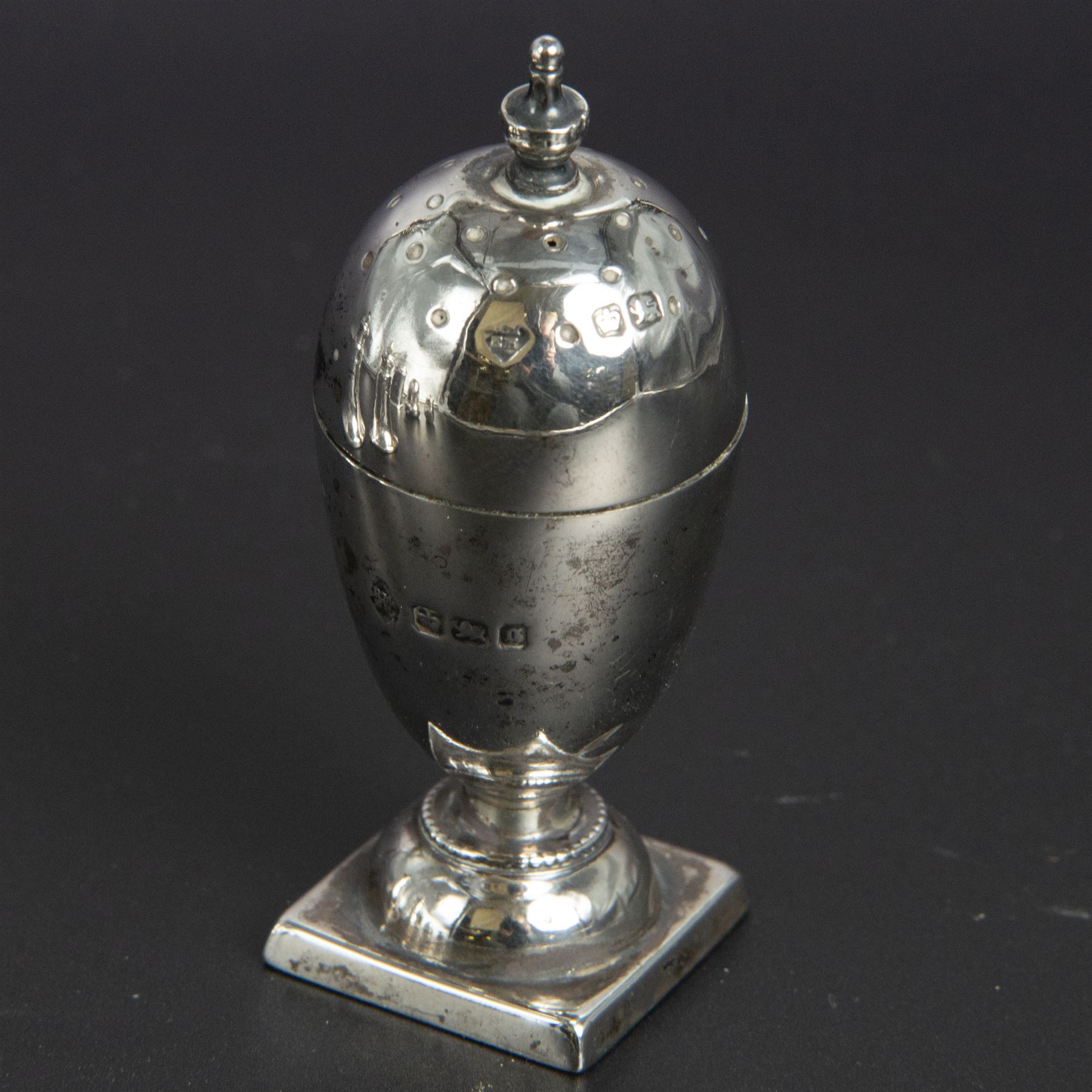 Group of silver cruets, including a pair of Edwardian conical shaped salt and pepper shakers and four other salt/pepper shakers, all hallmarked 