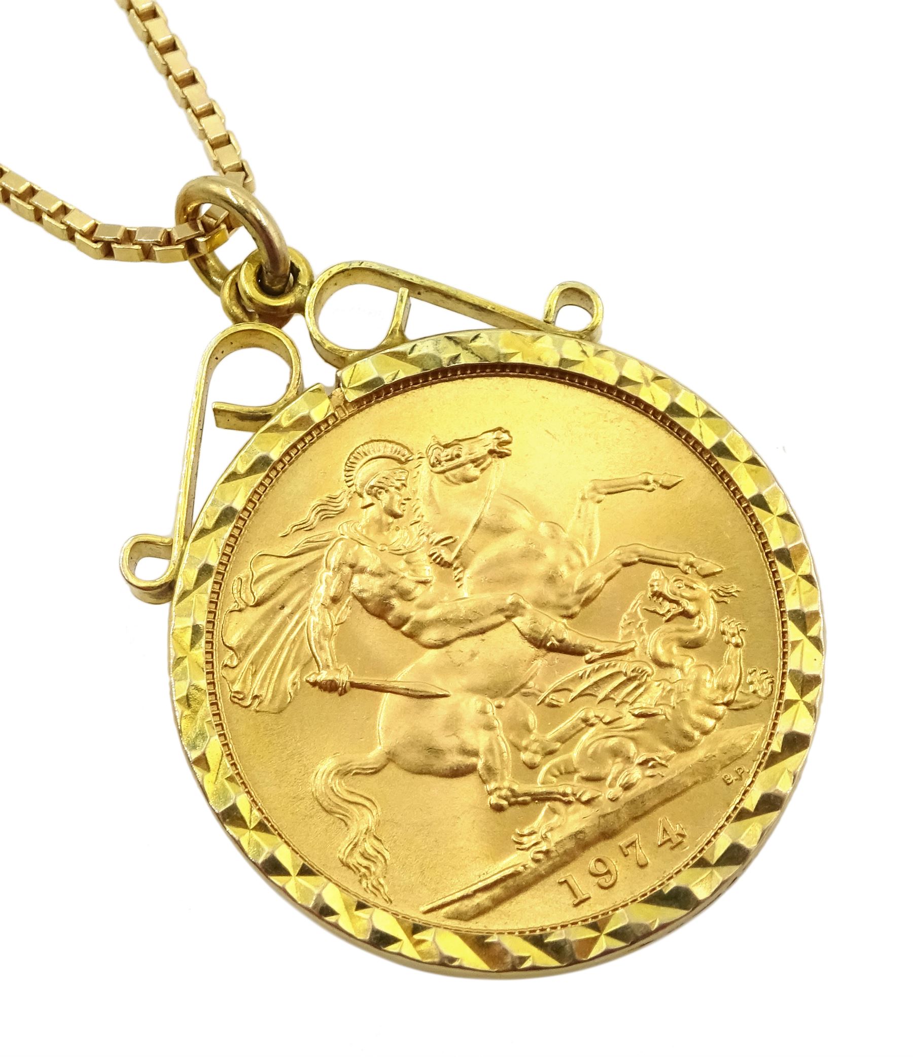 Queen Elizabeth II 1974 gold full sovereign, loose mounted in gold pendant on box link chain necklace