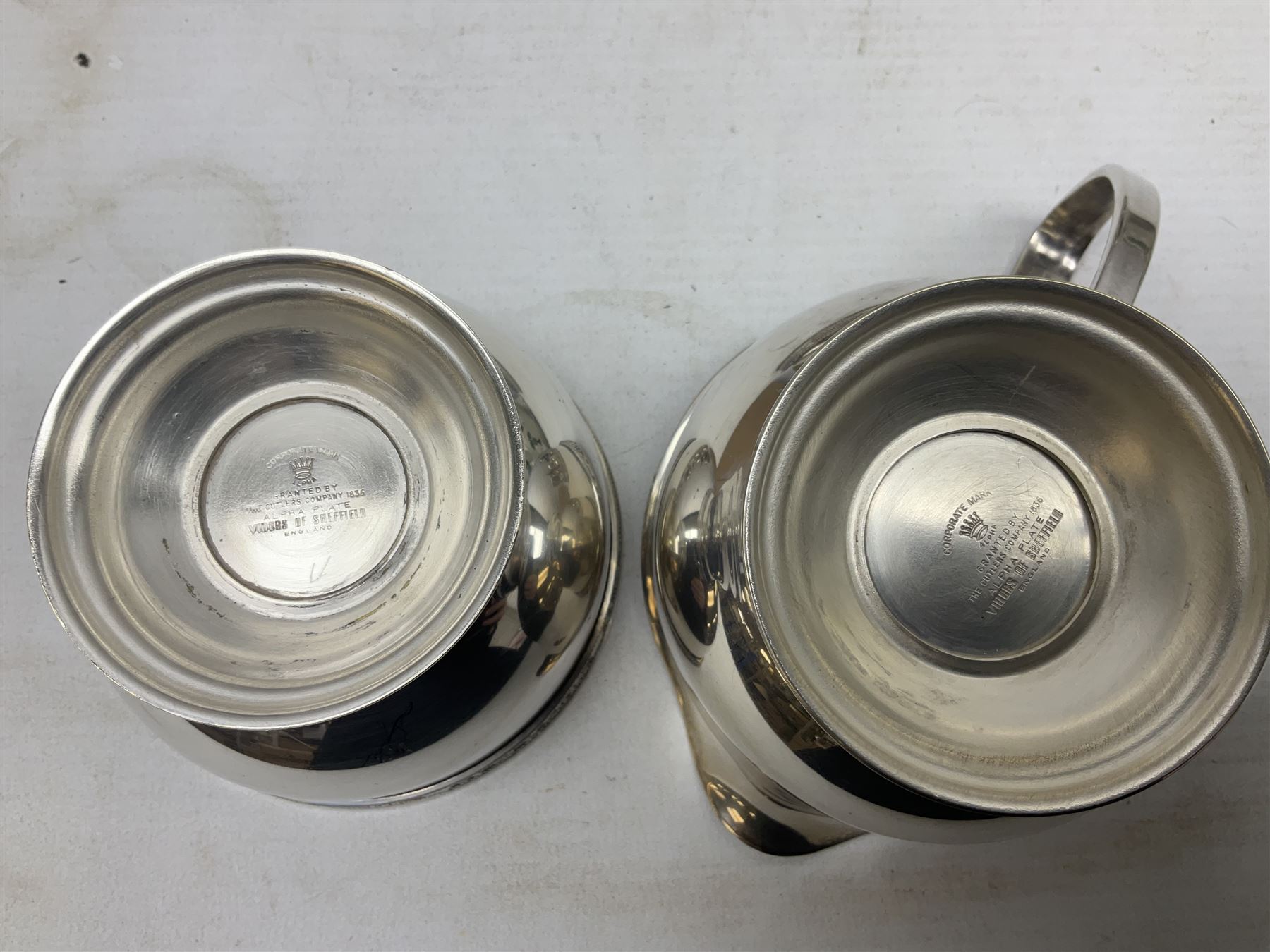 Viners of Sheffield silver-plate tea/coffee wares, the rims decorated with bands of flowers, and chased oval tray with swag decorated gallery, L39cm