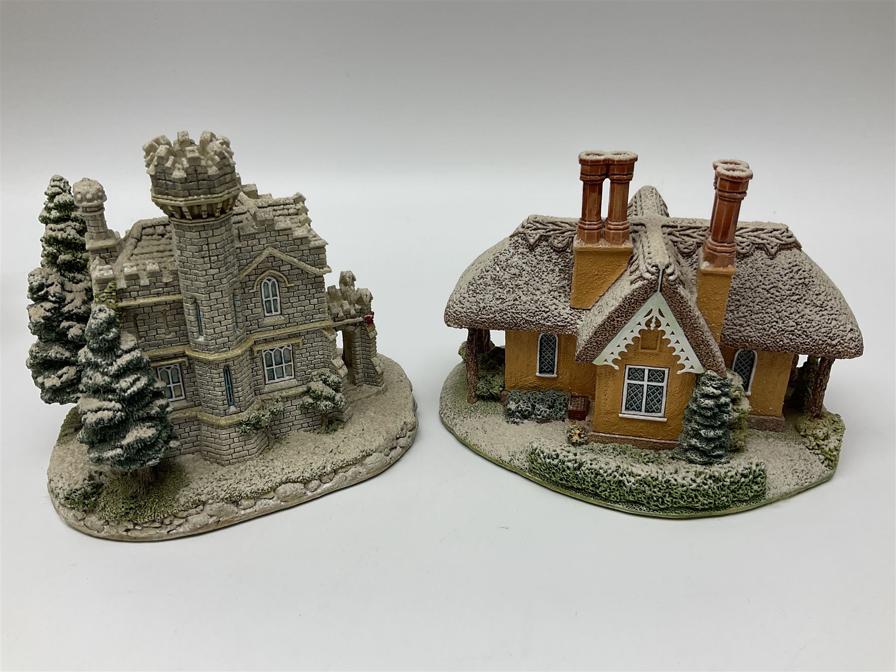 Fourteen Lilliput lane models | Antiques, Collectables