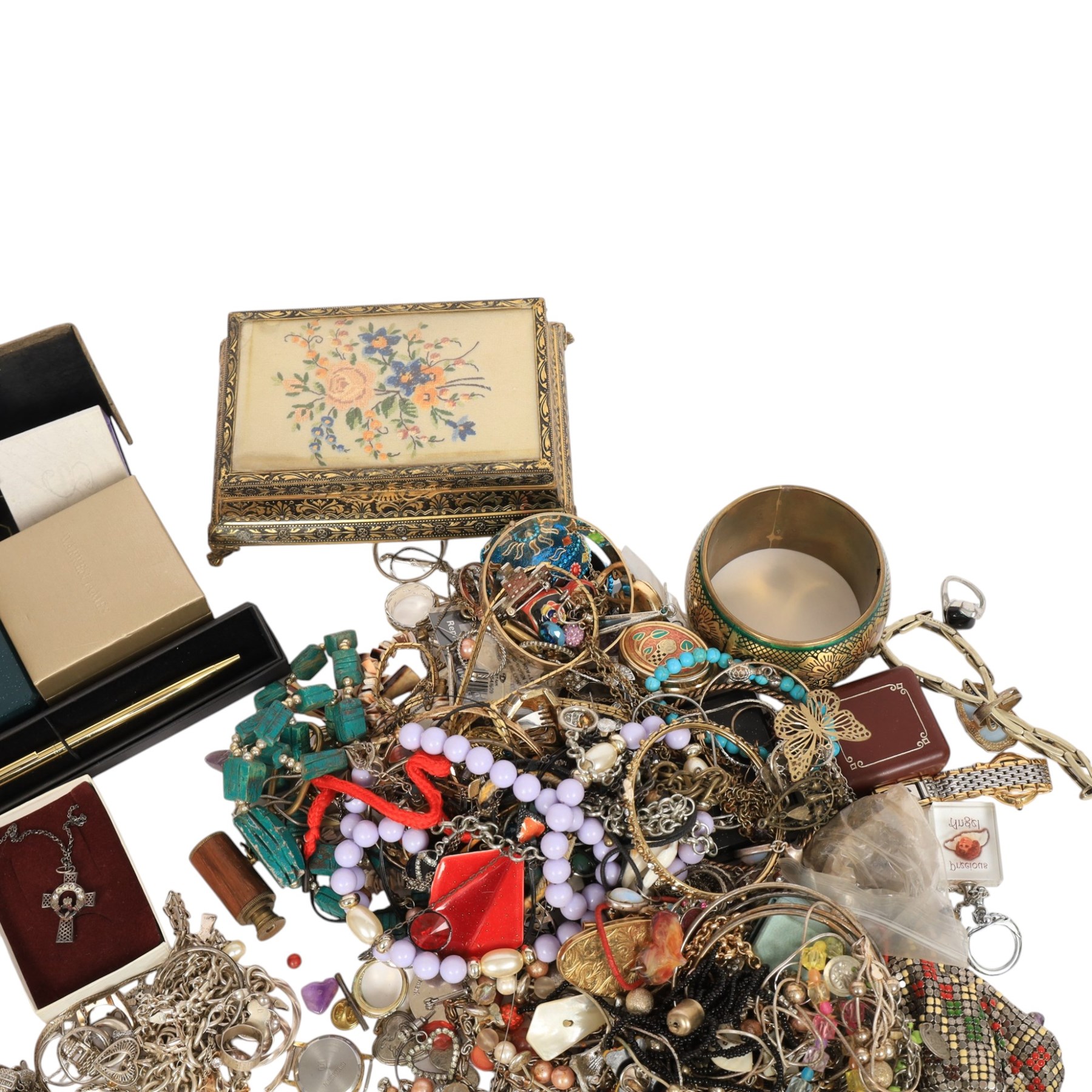 9ct gold jewellery, comprising pair of pearl pendant earrings, glass pendant earrings and four single earrings, silver jewellery including rings, bracelets, lockets etc and a collection of costume jewellery