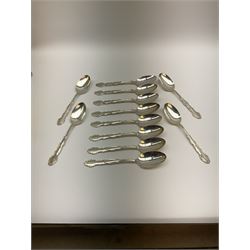 Oneida Community silver plated cutlery in the Mansion House pattern, comprising fithteen teaspoons, twelve soup spoons and six serving spoons together with matched cutlery, compromising fourteen forks, twentythree knives, twelve spoons, ten dessert spoons, one teaspoons,and a selection of other cutlery. 