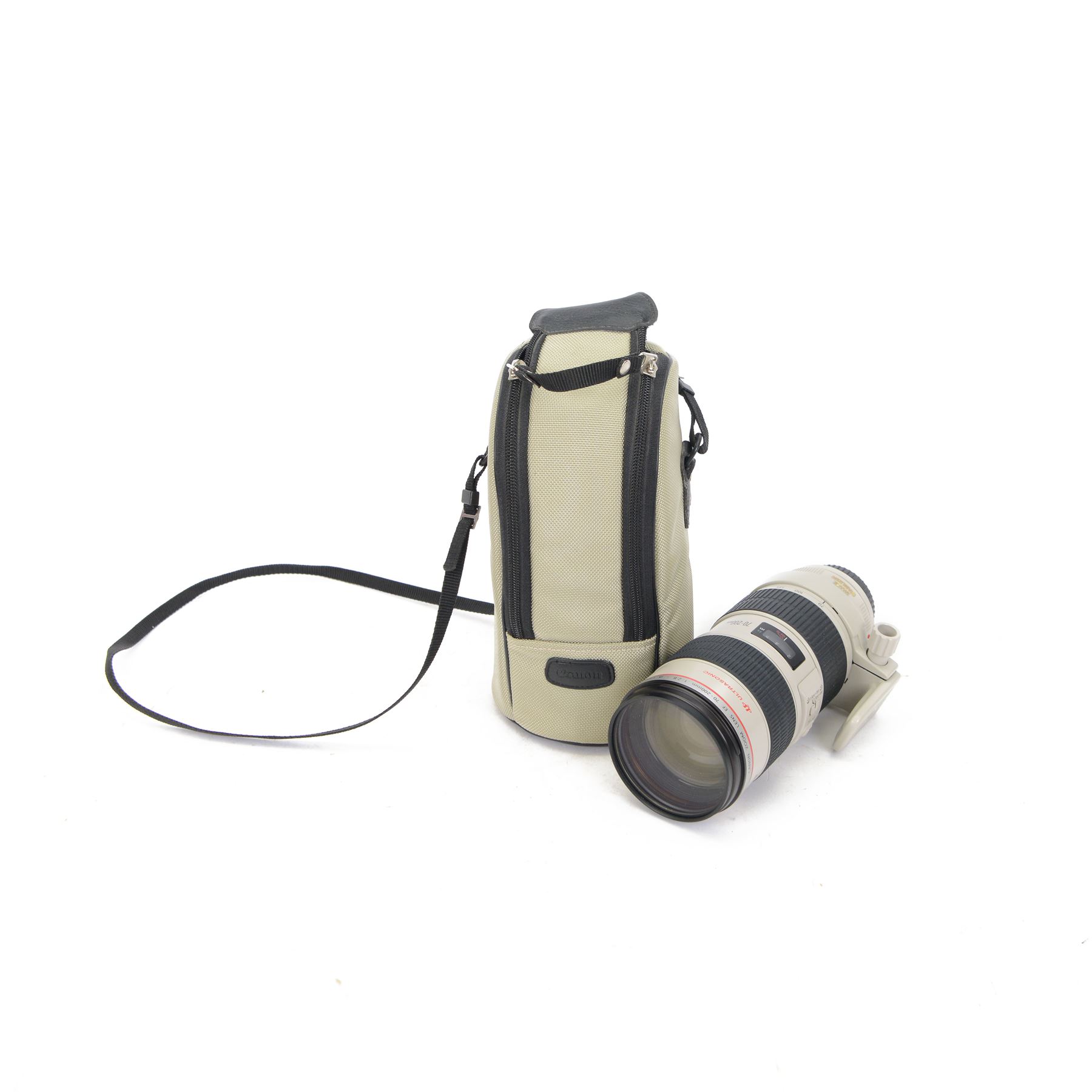 Canon EF 70-200mm 1:2.8 L IS Ultrasonic zoom lens, serial no. 236345, with Canon ET-86 lens hood, in carry case 