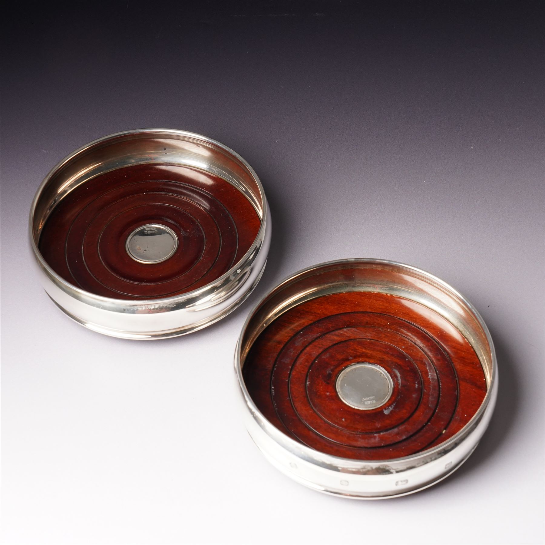 Pair of silver bottle coasters with turned wooden bases D12cm Sheffield 1998 Maker Carr's of Sheffield 
