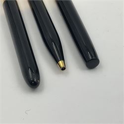 Sheaffer Crest fountain pen, the black barrel with gold plated cap and 18K nib, together with a matching ballpoint pen and further fountain pen, longest L14cm (3)