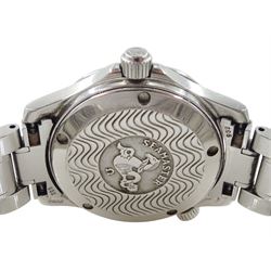 Omega Seamaster Professional 300m gentleman's stainless steel quartz wristwatch, 196.164, black wave dial, with luminous arrow markers and date aperture, on stainless steel bracelet, with Omega fold-over clasp, boxed, with additional link