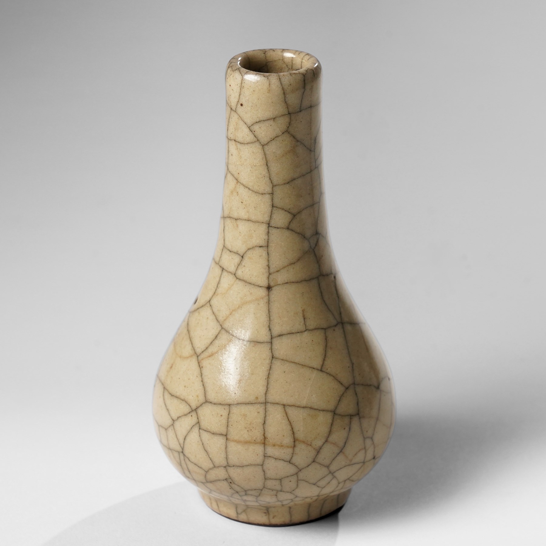 Chinese Ge ware crackle glaze vase, H14cm