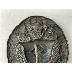 WW2 German General Assault badge and a Wound badge (2)