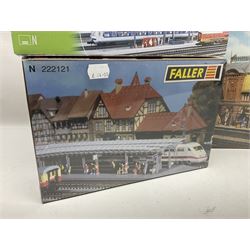 'N' gauge trackside accessories - seven Faller buildings and bridges etc Nos.N212113, N222121, N222583, N222174, N222128, Z282730 & Z282707; two others by Vollmer Nos.N7657 & N7724; four boxes of Gaugemaster Ballasted Underlay; grit and Foliage Clusters