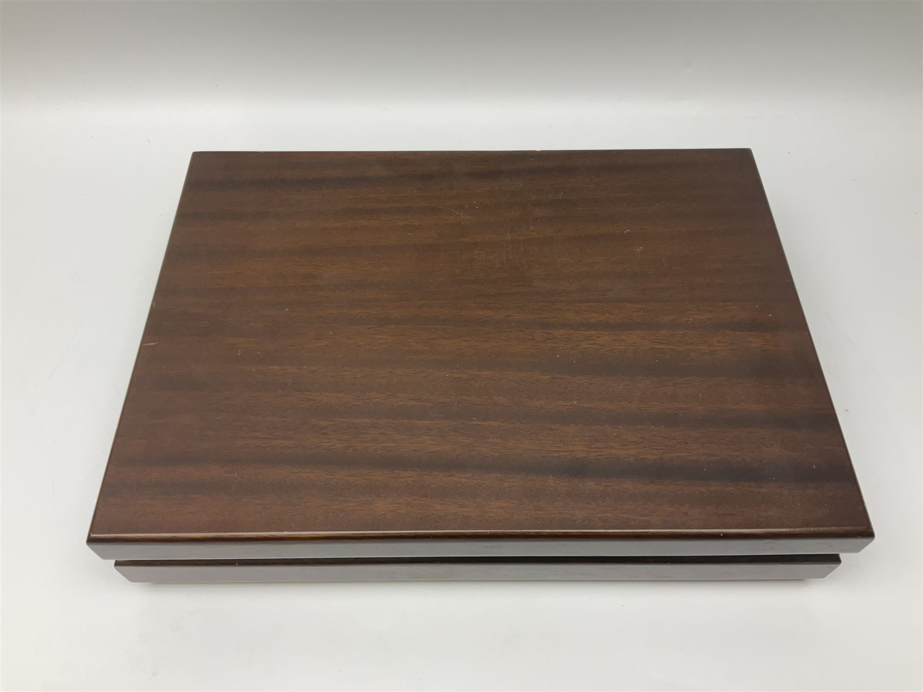 Cased canteen of Oneida Community silver plate cutlery