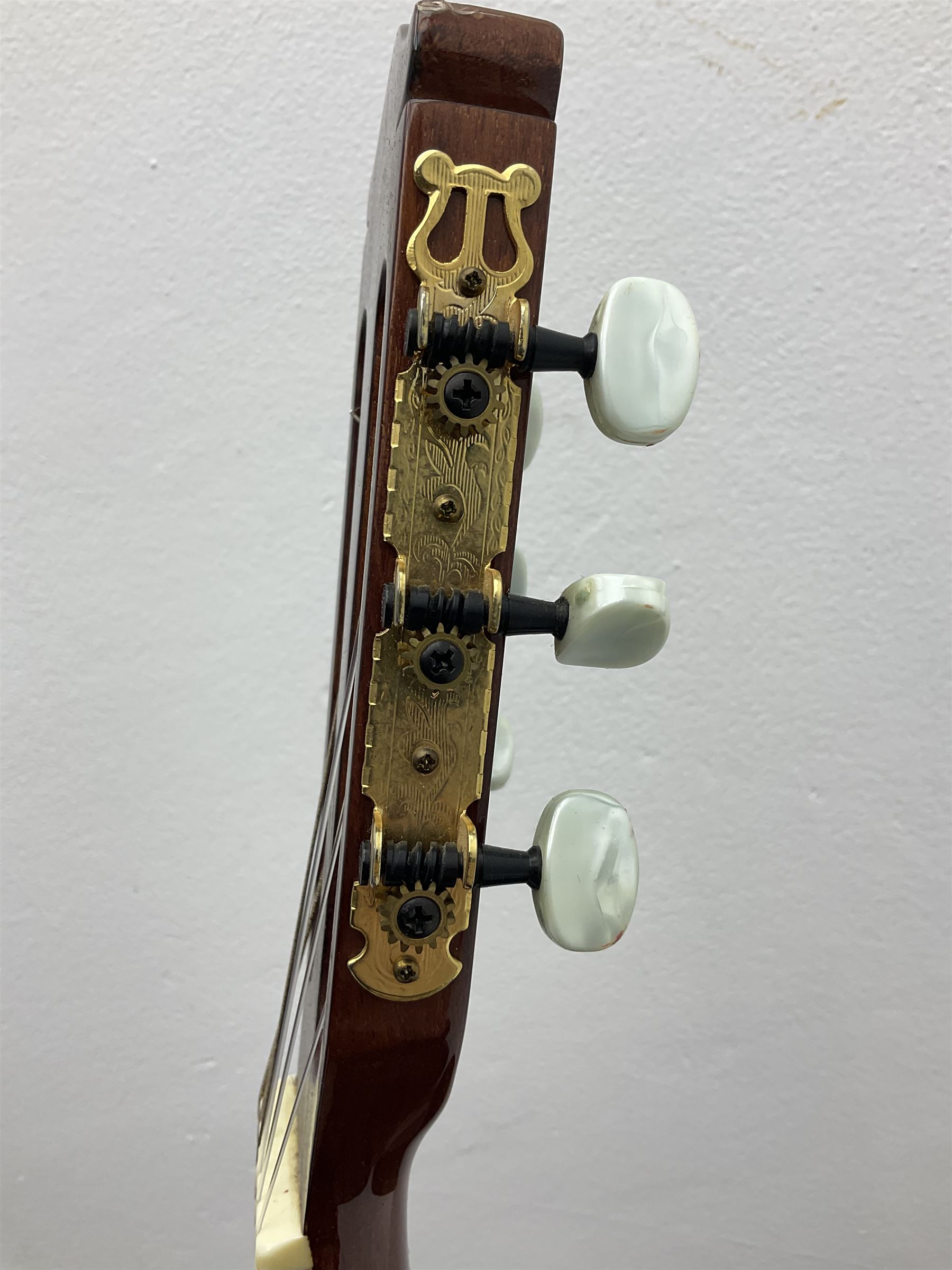 Nagoya Suzuki Model SC240 acoustic guitar with mahogany back and ribs and spruce top, bears label, L101cm; in soft carrying case