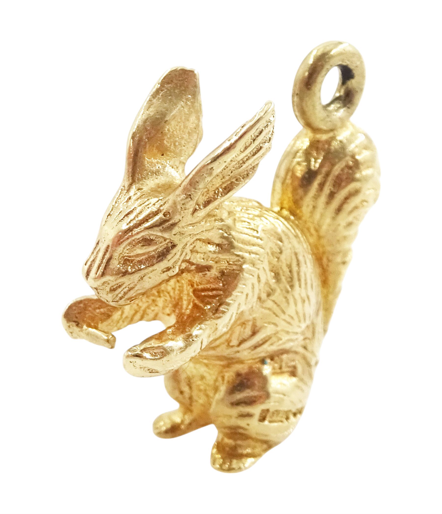 9ct gold squirrel pendant / charm, London 1970