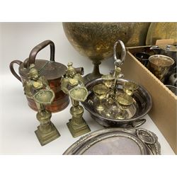 Collection of metalware, to include copper kettle, brass vase, silver plated egg cups etc