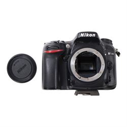 Nikon D7100 DSLR camera body, serial no. 2522259, with an AF-S Nikkor 18-105mm 1:23.5-5.6G ED lens, boxed with strap