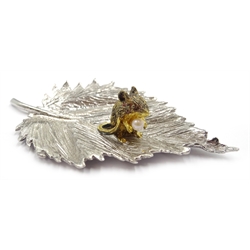 Silver leaf with silver-gilt mouse and pearl by LC London 1991, 6.5cm and a similar leaf with snail