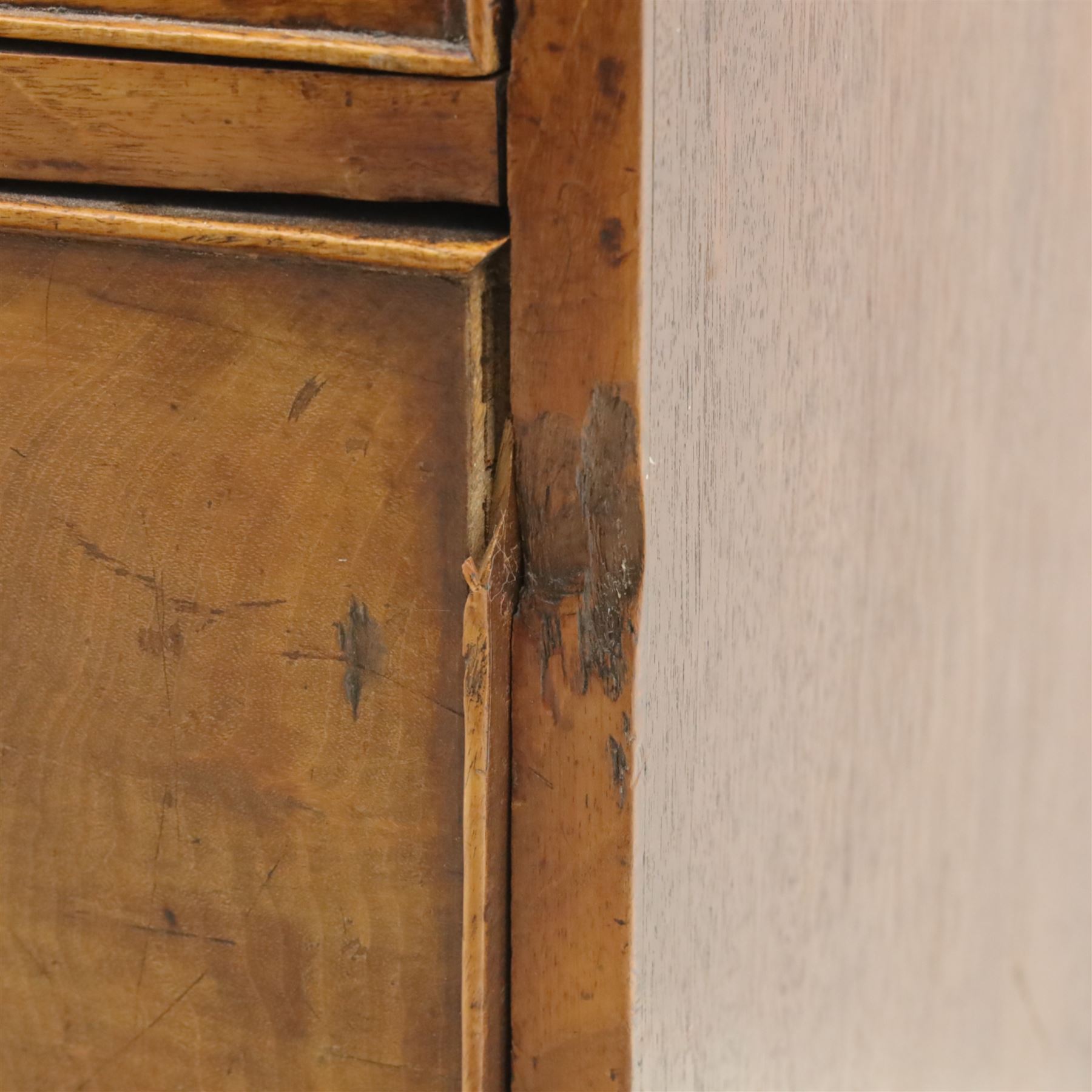 19th century mahogany bow-front chest, with two short over three long graduated drawers, fitted with turned wooden knobs, raised on turned bun feet