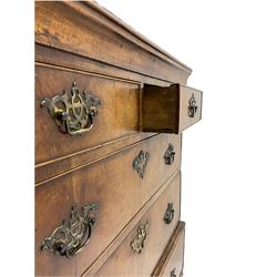 George III mahogany chest on chest, cavetto moulded cornice over two short and four long drawers, on bracket feet, pierced brass plate handles