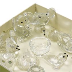 Seventeen Swarovski crystal figures (17)