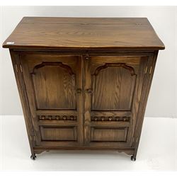 Mid to late century oak cabinet, single hinged top, two cupboard doors, stile supports 