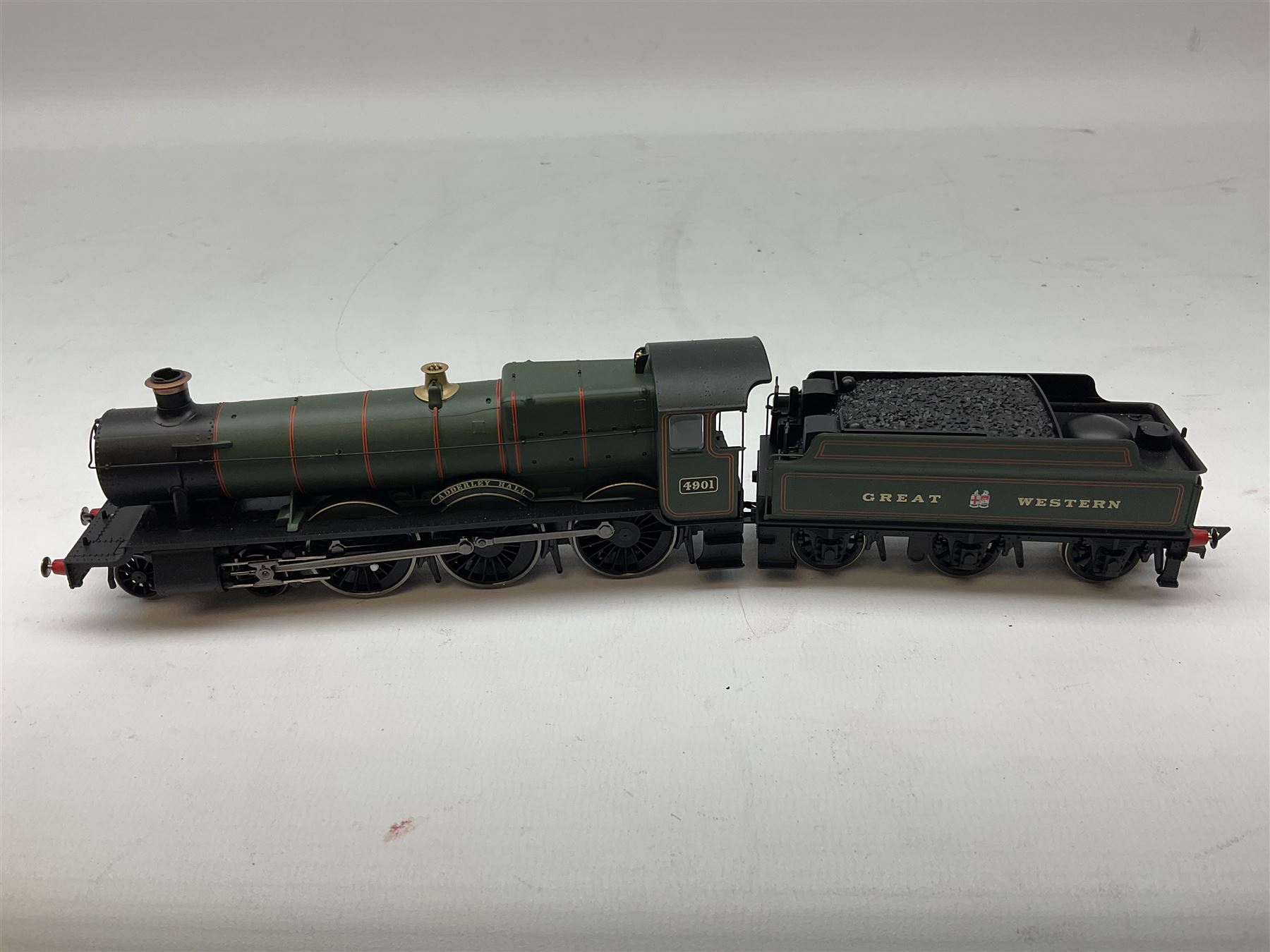 Hornby Railroad '00' gauge - County Class 4-6-0 locomotive 'County of Hants' no. 1016, Class 4900 4-6-0 locomotive 'Adderley Hall' no. 4901 and County Class 4-4-0 locomotive 'County of Devon' no. 3835, all DCC ready (3)