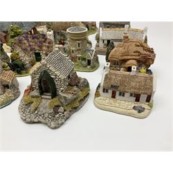 Nineteen Lilliput Lane models from the Scottish Collection, to include John Knox House, Castaway, Pineapple House, etc, all models with original boxes 