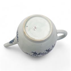 Lowestoft porcelain teapot and cover, painted in the Mansfield pattern, with flower knop handle, painter's mark no. 5 beneath, H16cm 