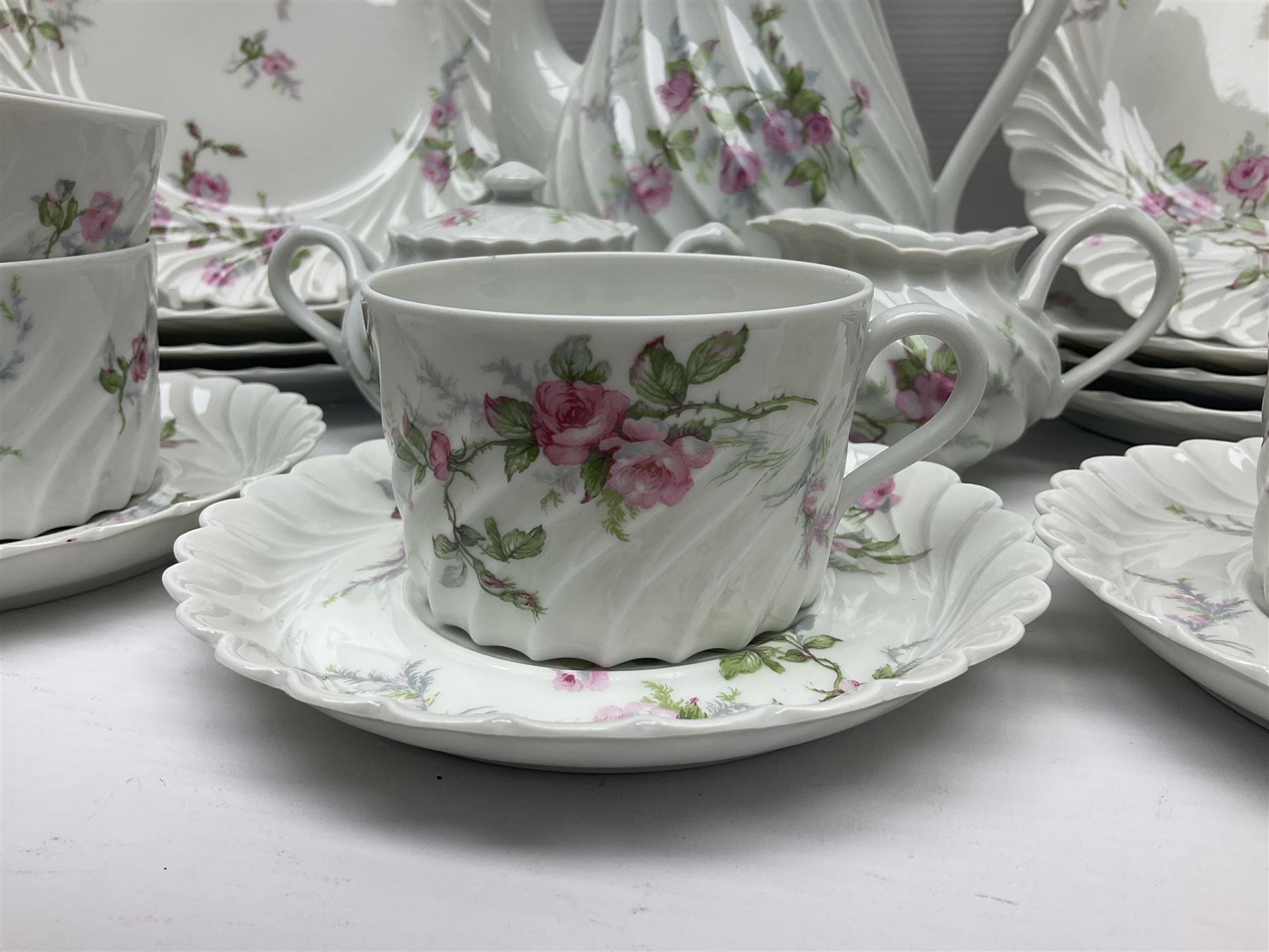 Limoges Haviland pattern coffee service for eight, comprising coffee pot, covered sucrier, milk jug, dessert plates, cups and saucers (27)