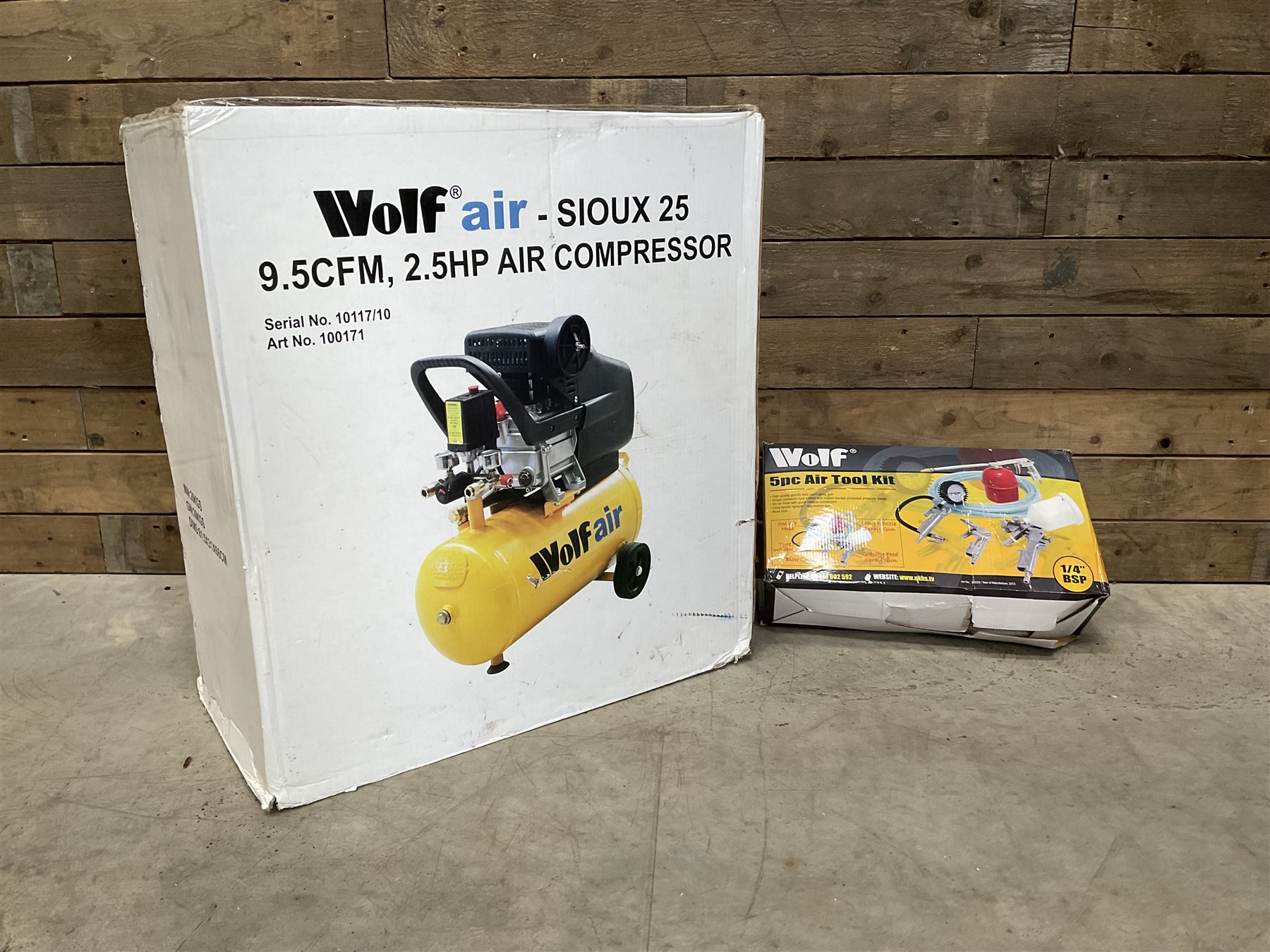 Wolf air Sioux 25 2.5hp air compressor, with boxed attachments