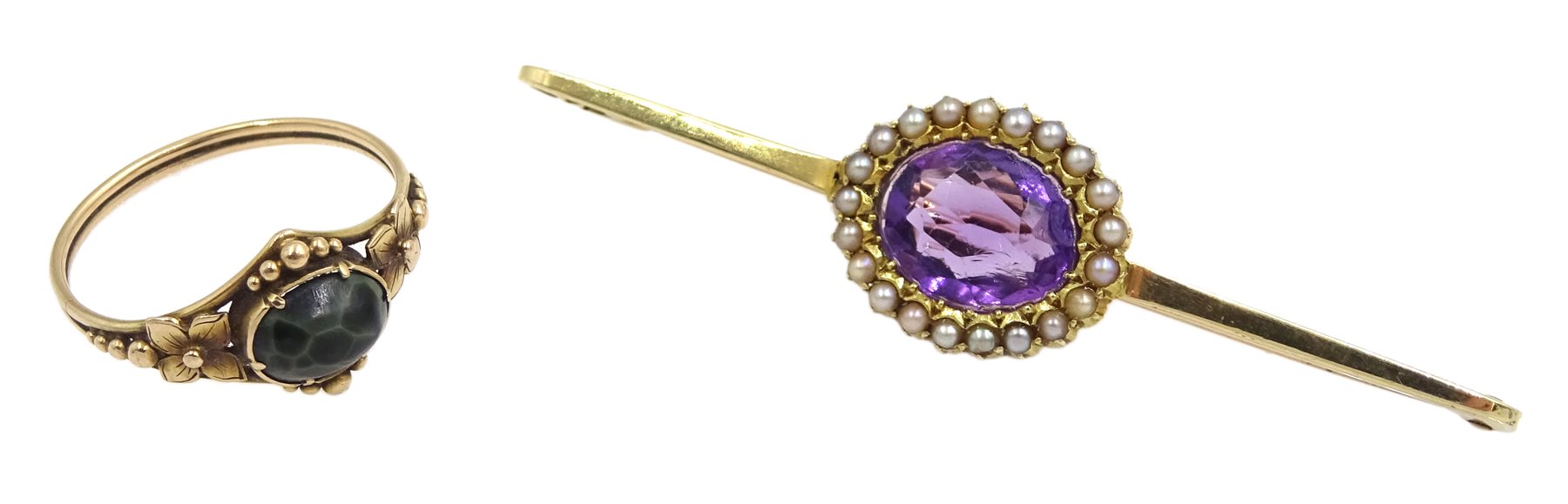 Gold Kambaba jasper ring and an Edwardian gold amethyst and seed pearl bar brooch, both 15ct