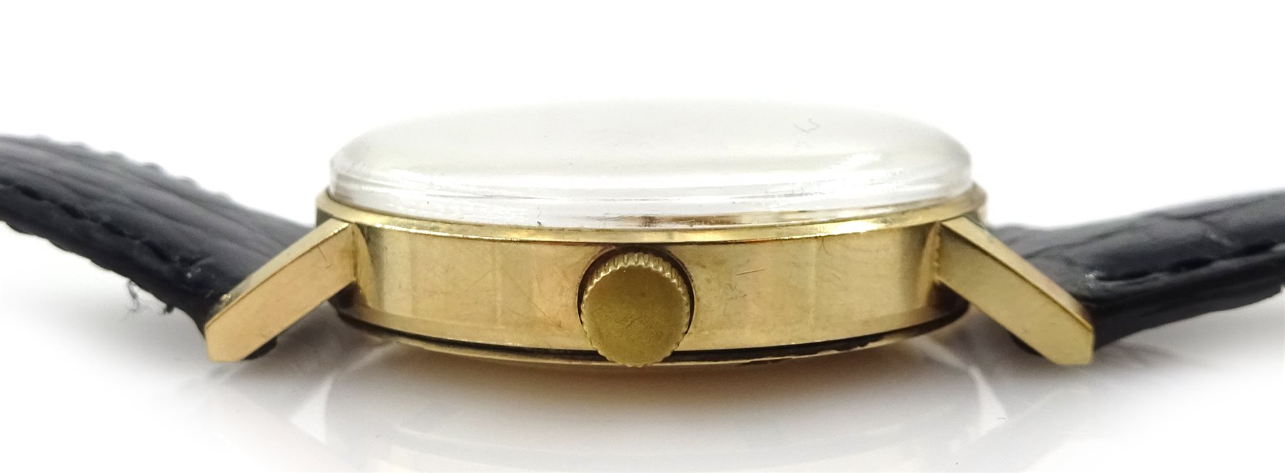 Garrard 9ct gold gentleman's automatic wristwatch, with date aperture, presented by Ford to C Jackson, hallmarked London 1976, on leather strap in original Ford case