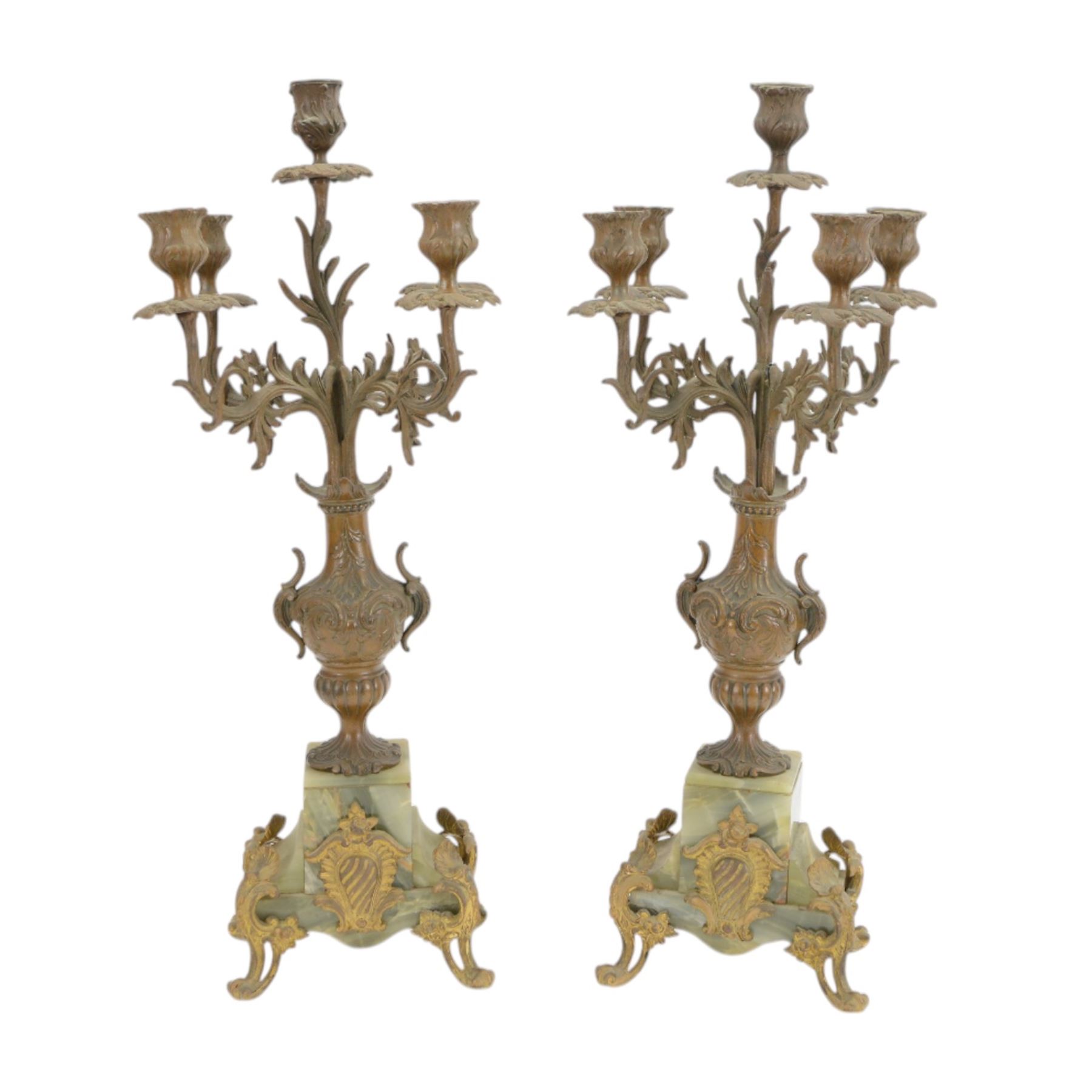 French-Edwardian green onyx clock garniture with a shaped case surmounted by a cast patinated figure of  a maiden in 18th century dress, with gilded scroll feet and conforming mounts, porcelain dial with Arabic numerals and floral decoration, twin train rack striking movement sounding the hours and half-hours on a bell, with a matching pair of five light candelabra. With pendulum.    