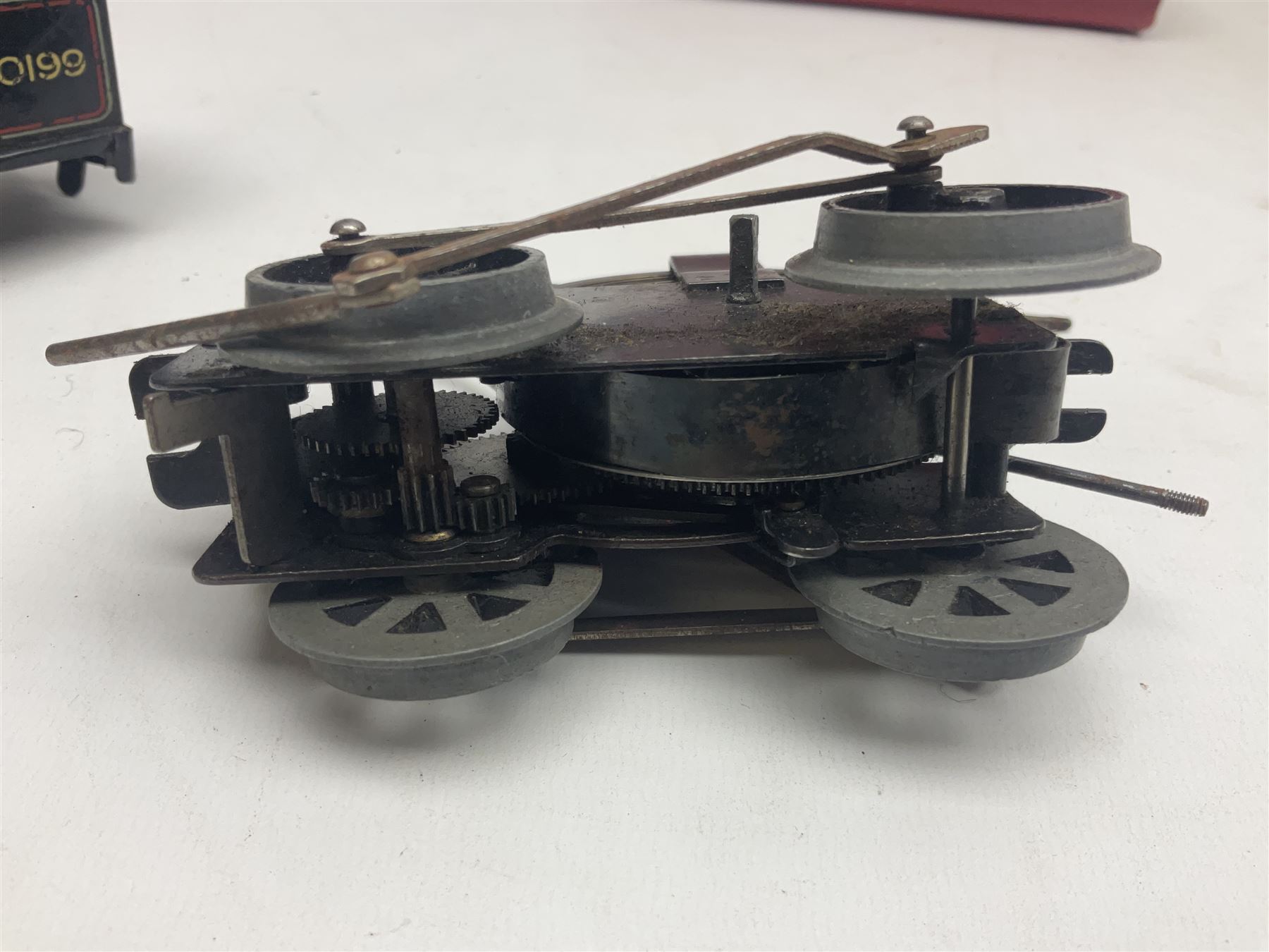 Hornby '0' gauge - No.501 clockwork 0-4-0 locomotive No.1842; boxed; No.501 Tender; boxed; No.101 clockwork 0-4-0 locomotive No.2270; and No.50 clockwork 0-4-0 locomotive No.60199 for spares or repair; boxed (4)