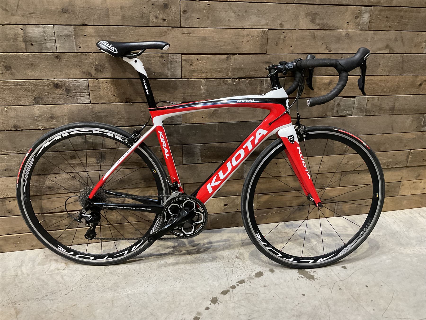 Kuota Kiral carbon fibre road bike, 22 speed